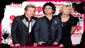 a group Green Day posing for a photo