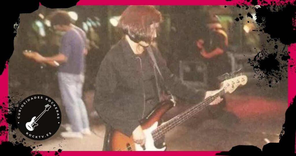 May Oliver en una imagen con Los Planetas